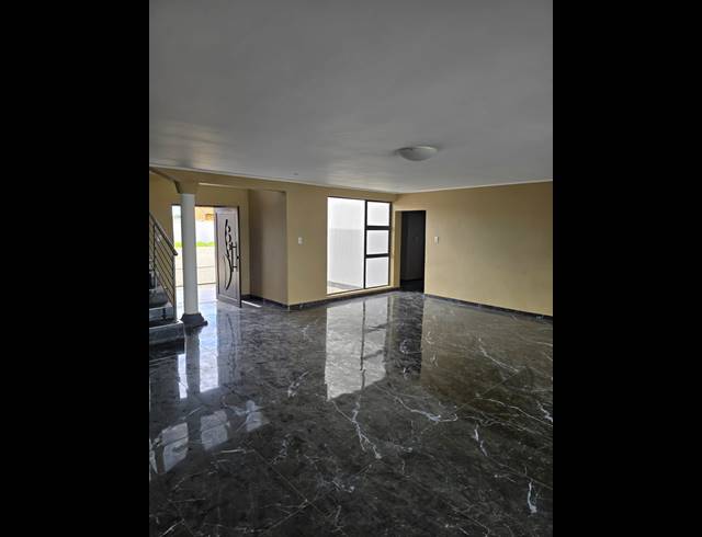 6 BEDROOM HOUSE FOR SALE IN RIVERSDALE